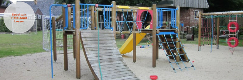 Kleurrijke speelplek Hotel Smit in Losser